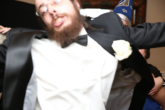 104325