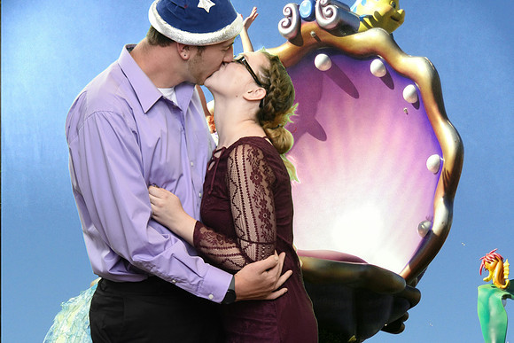 123028